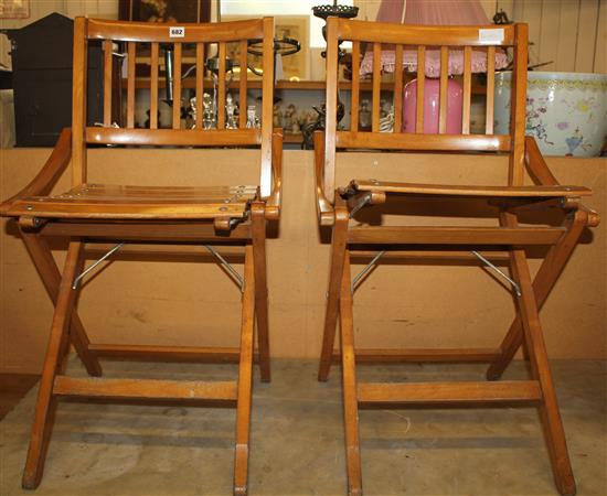 Pair folding chairs